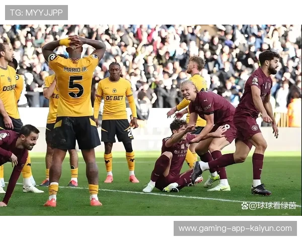 德甲榜首大战踢成 5-5 平局，破 32 年纪录