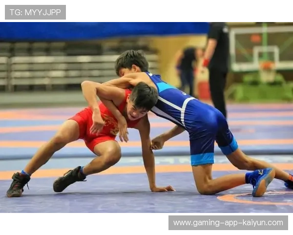 青少年摔跤赛展示新手法，技术流派交流活跃，青少年中国式摔跤锦标赛